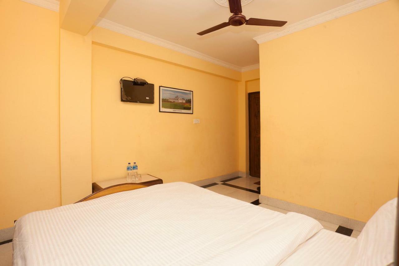 Spot On 397 Hotel Triveni Guest House 카트만두 외부 사진